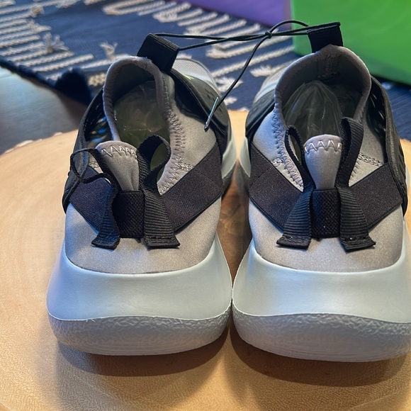 Under Armour slip on foam shoes, NWOT size 7Y gray, and black - Picture 3 of 11